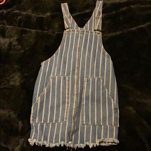 Pinafore dress